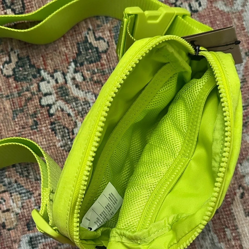 Nike Aura Crossbody Bag Bright Neon Green Waist Bag - Picture 3 of 11